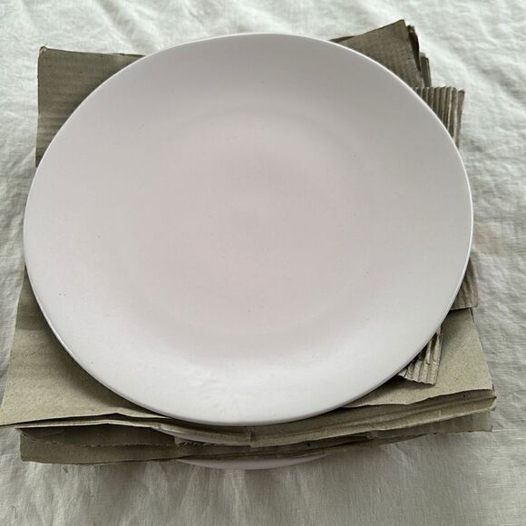 Fortessa Vitraluxe Dinnerware Heirloom Blush Dinner Plate (4) 10.5”D - Picture 2 of 5